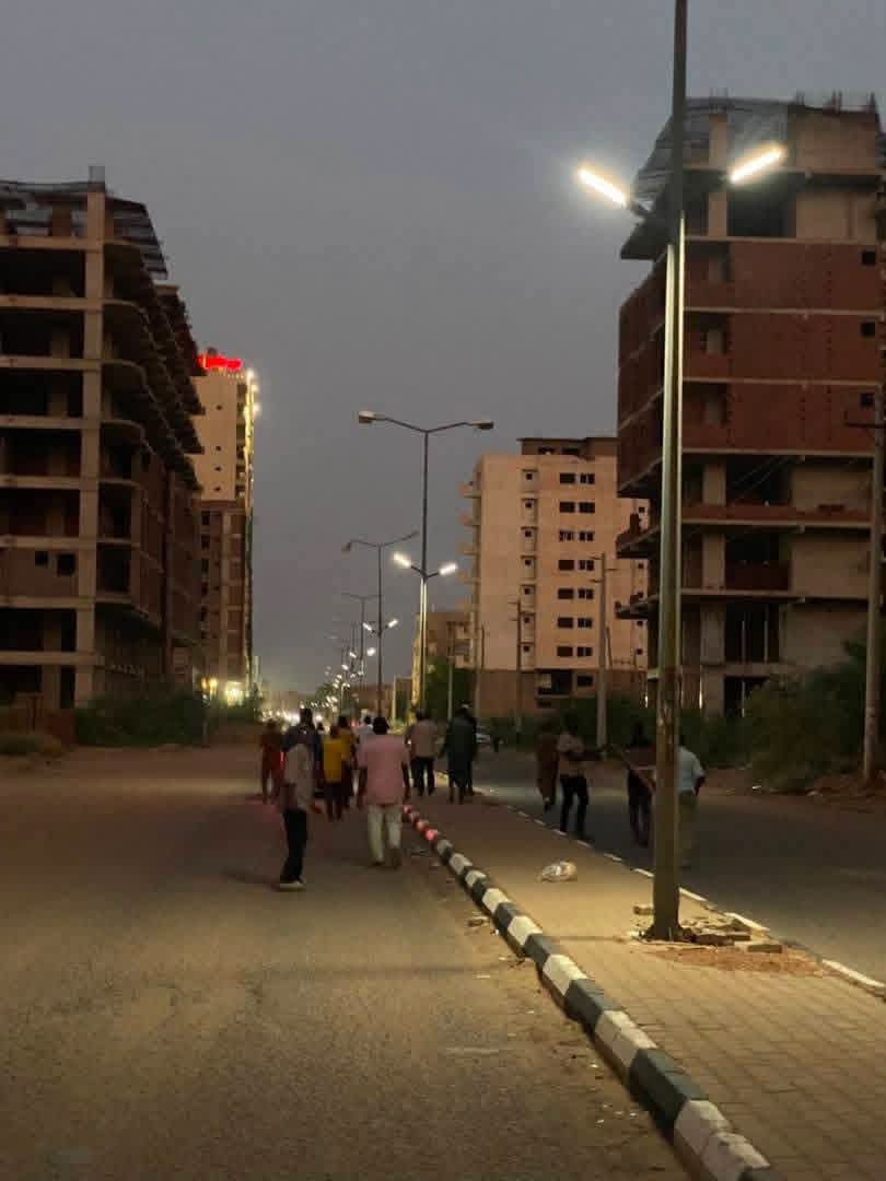 متطوعون يطلقون حملة لانارة الشوارع بالبراري