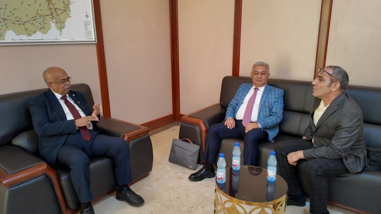 أذربيجان تبدي رغبتها في الاستثمار بقطاعي الكهرباء والبترول في السودان