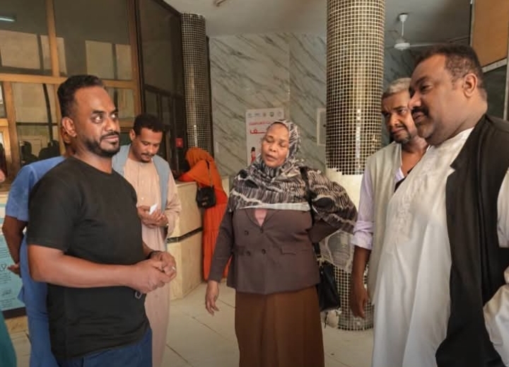 بورتسودان: وزيرة الصحة تحفز العاملين بمستشفي عثمان دقنة تقديراً لاحتواء الحريق