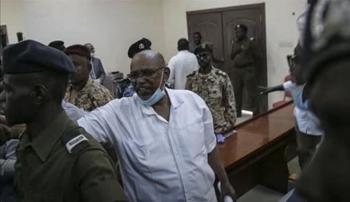 محامي البشير: السلطات العسكرية وافقت مبدئيًا على سفره للعلاج خارج السودان